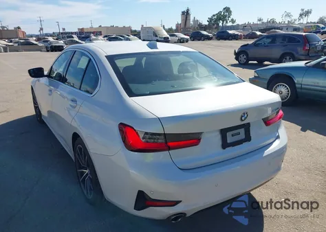 2021 BMW 330I z USA, uszkodzony, nr VIN 3MW5R1J02M8B48188